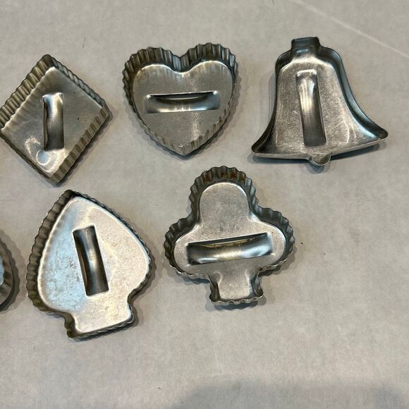 Vtg SET Aluminum Cookie Cutter w/ Handle Metal Bell Heart Diamond Spade Club Clo - Picture 6 of 8
